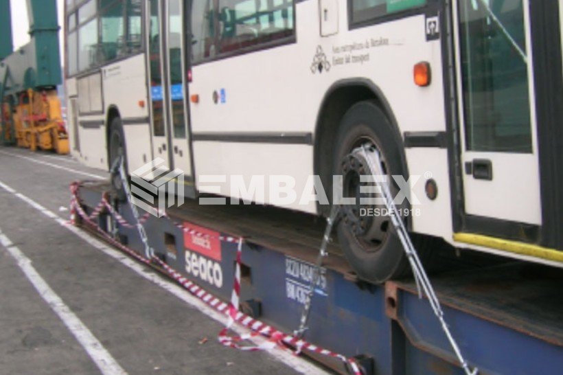 Lashing of merchandise in containers