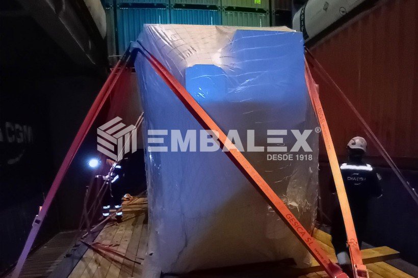 Lashing of merchandise in containers